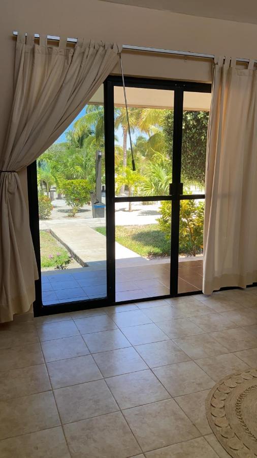 Beachfront Apartment With Swimming Pool. One Bedroom Celestun Esterno foto